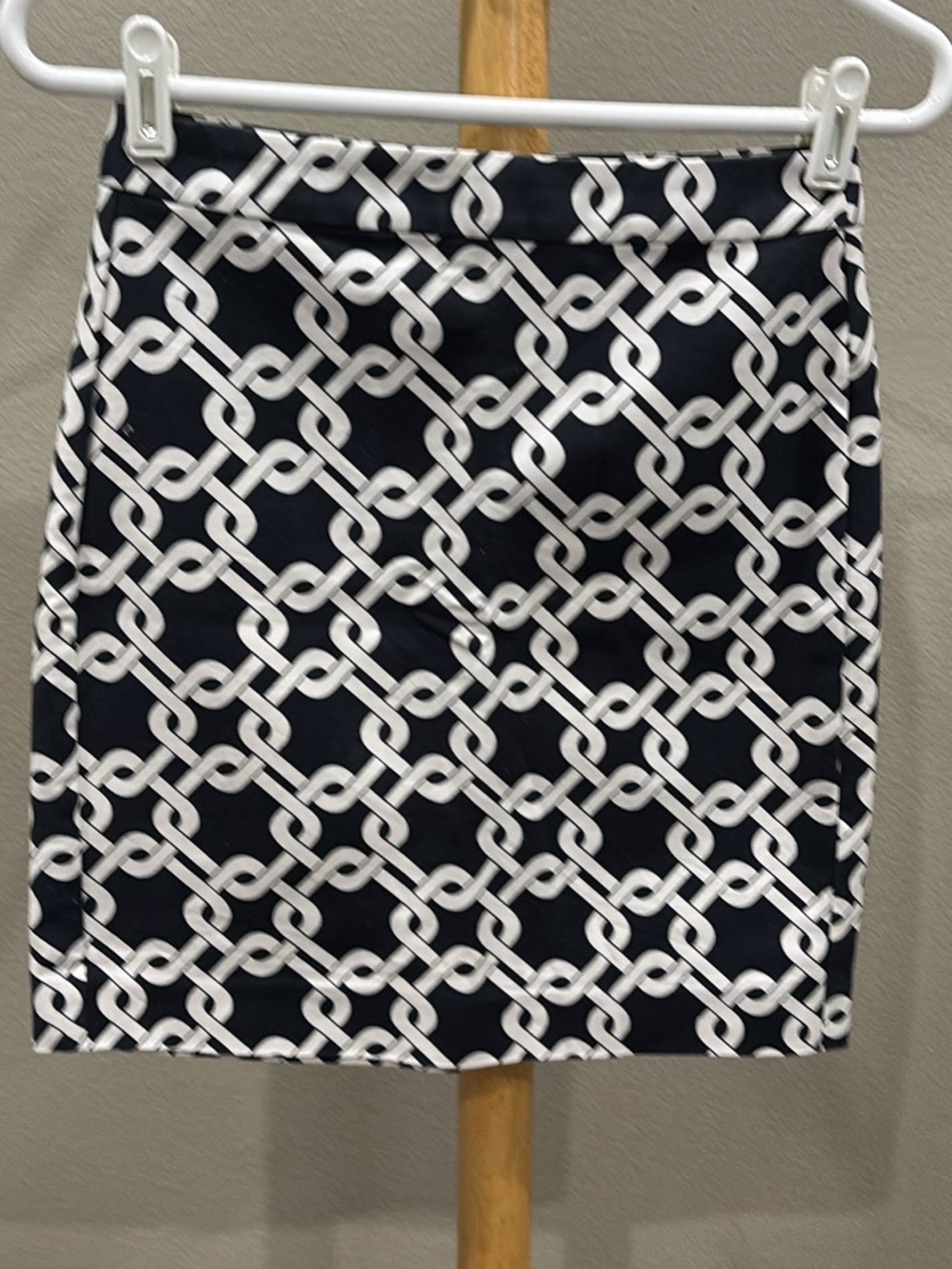Banana Republic Navy and White Chain-Link Pencil Skirt